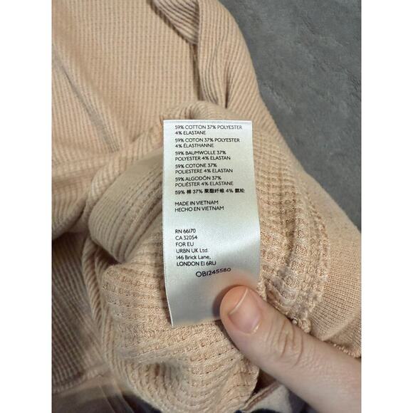 Free People SZ Medium Oversized Beige Boxy Waffle Long Sleeve Thermal Top Women - Picture 9 of 12